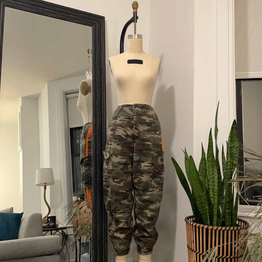 Camp Cargo pocket pant with stripe detail